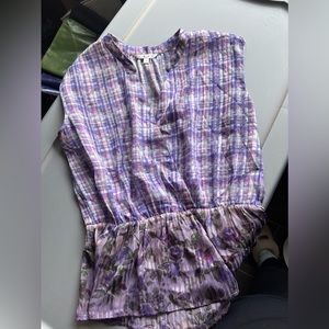 Cabi sleeveless blouse, size large, beautiful purple print. Snap at bust